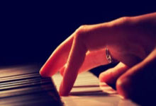 德媒：拜仁训练期间有人在场边狂喊格雷茨卡的名字.